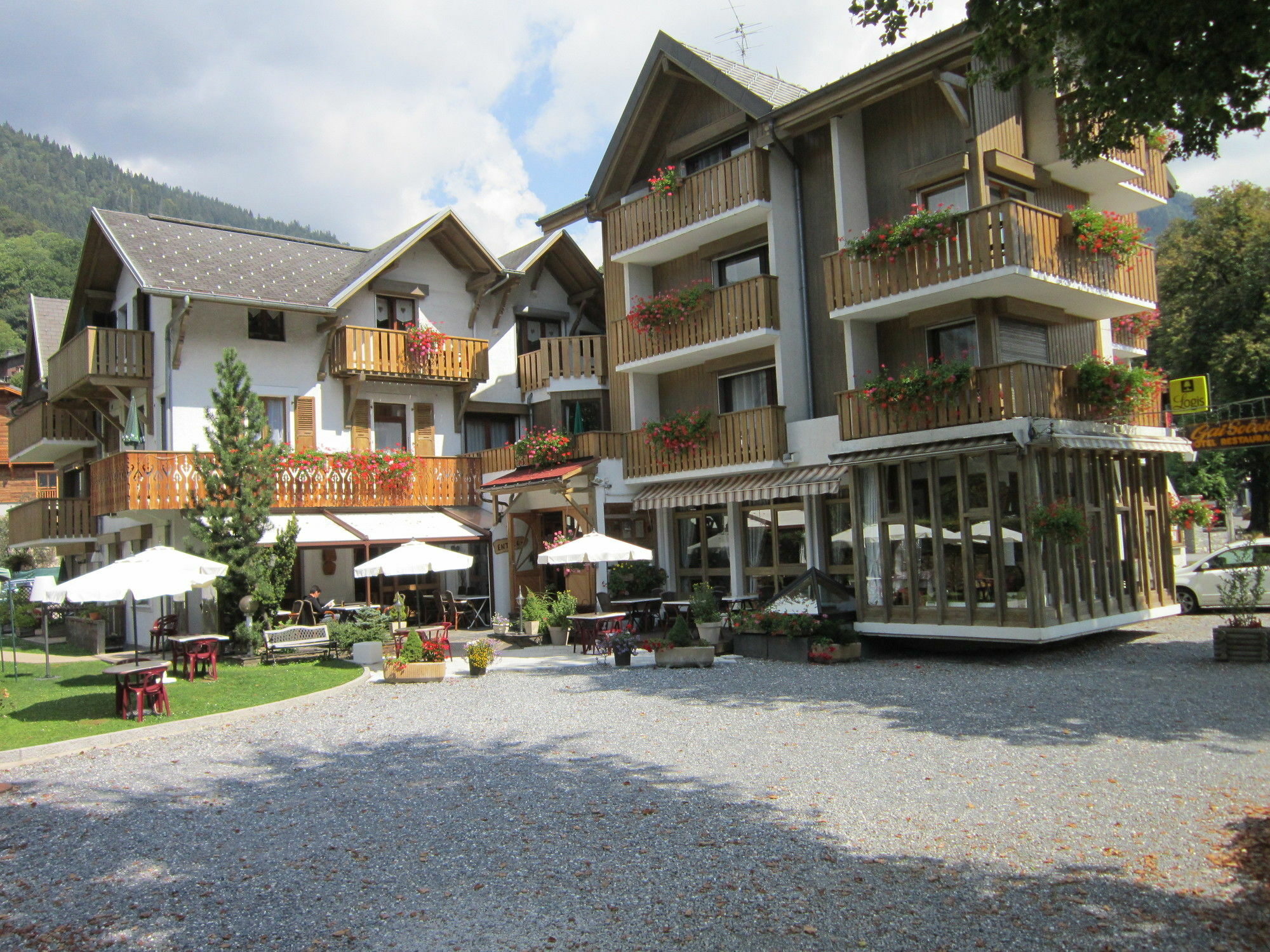 Logis Hotel Gai Soleil Samoëns Exterior foto