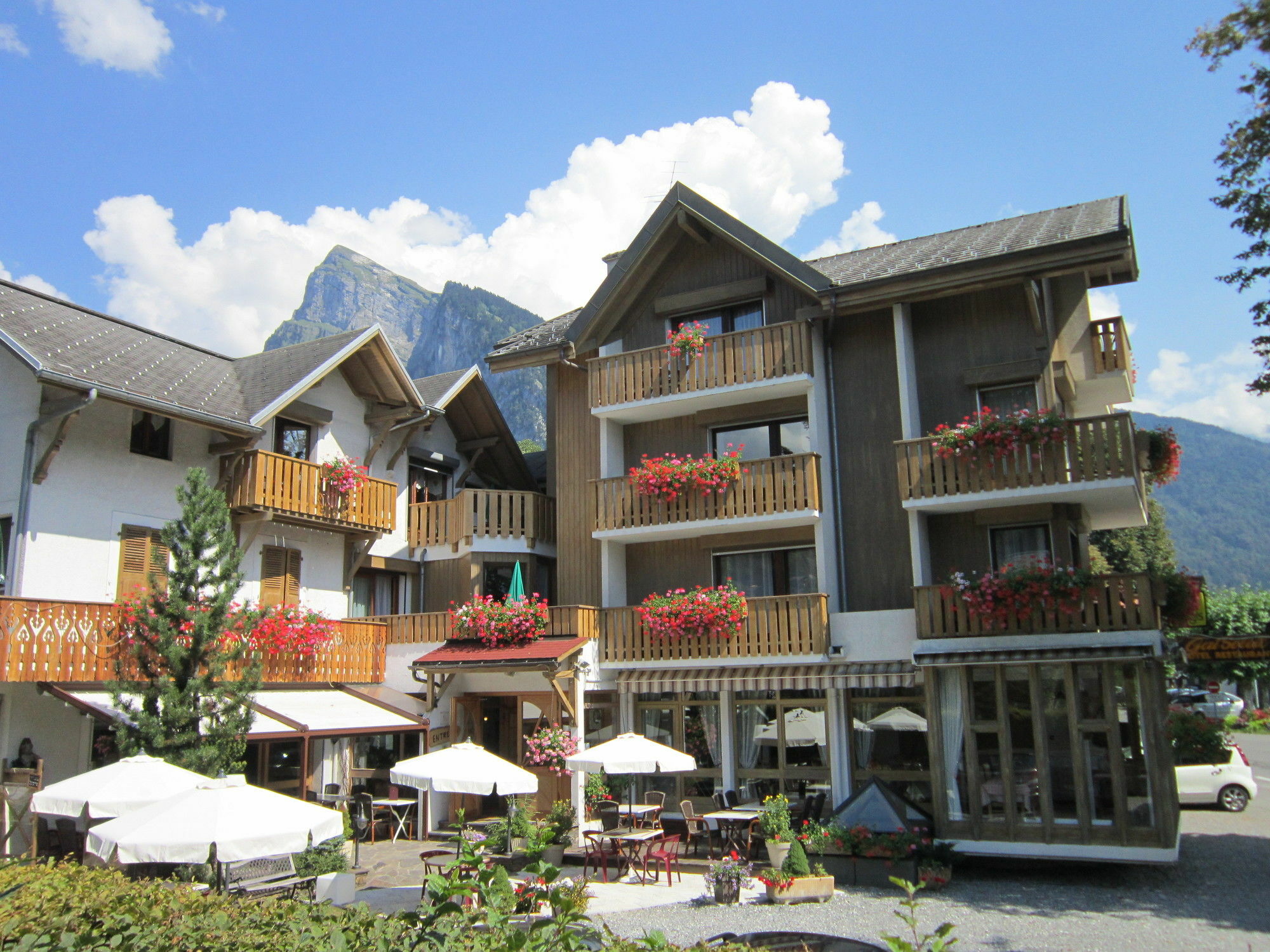 Logis Hotel Gai Soleil Samoëns Exterior foto